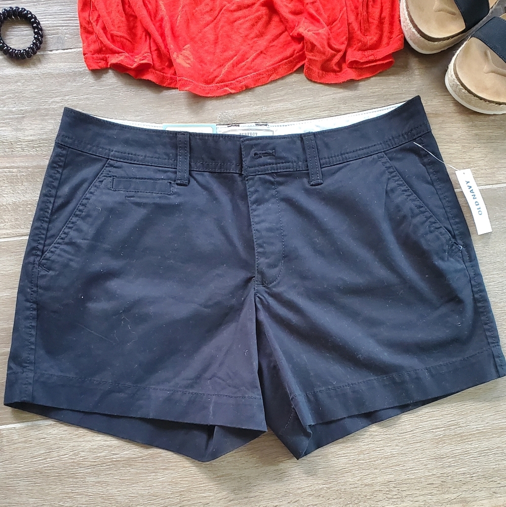 Black Old Navy shorts
